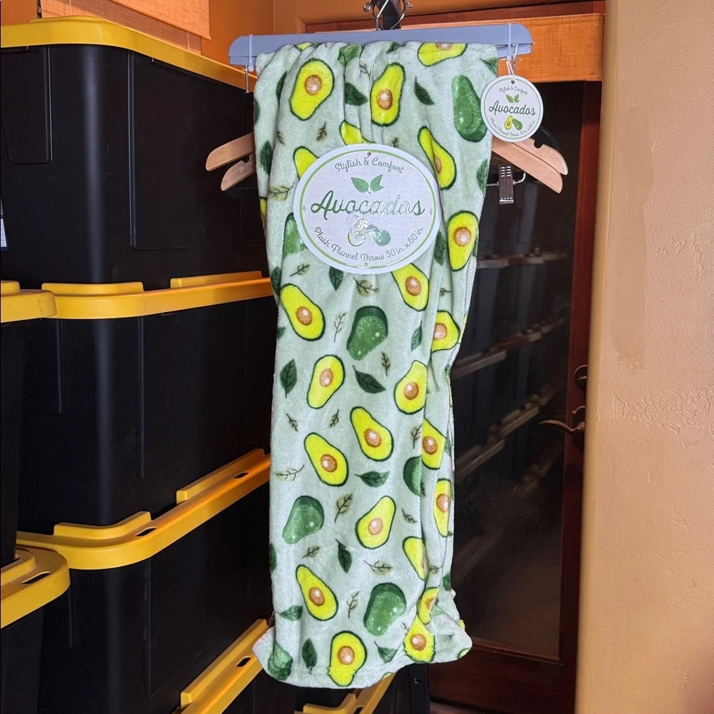 NWT RJ Home Avocado Plush Flannel Throw Blanket 50” x 60”